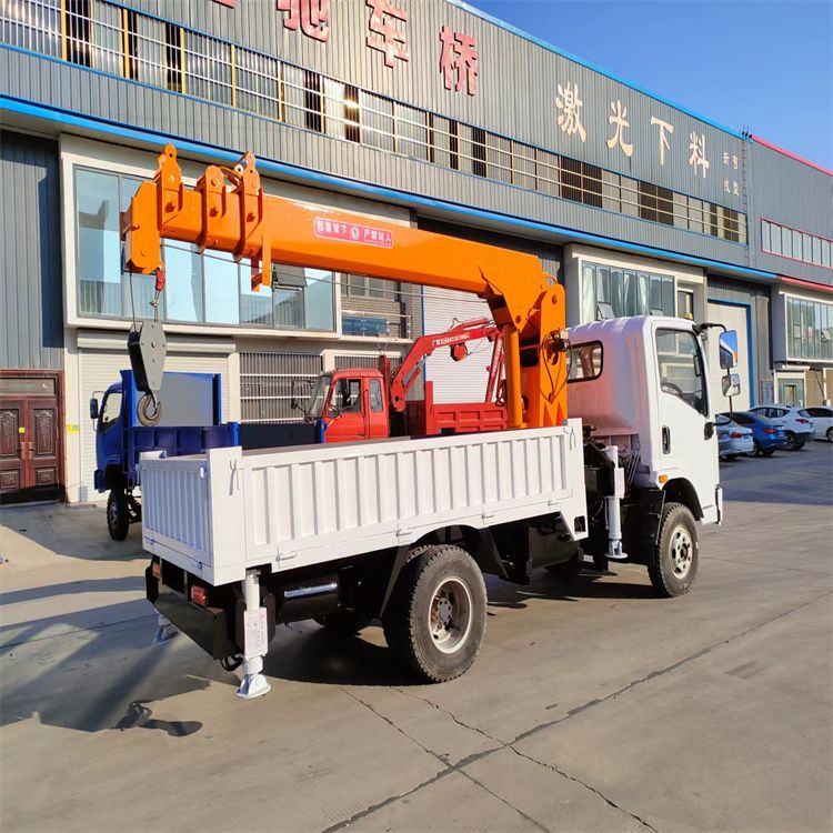 阿荣旗三轮随车吊定制 农用改装机自备吊中瑞长期出售